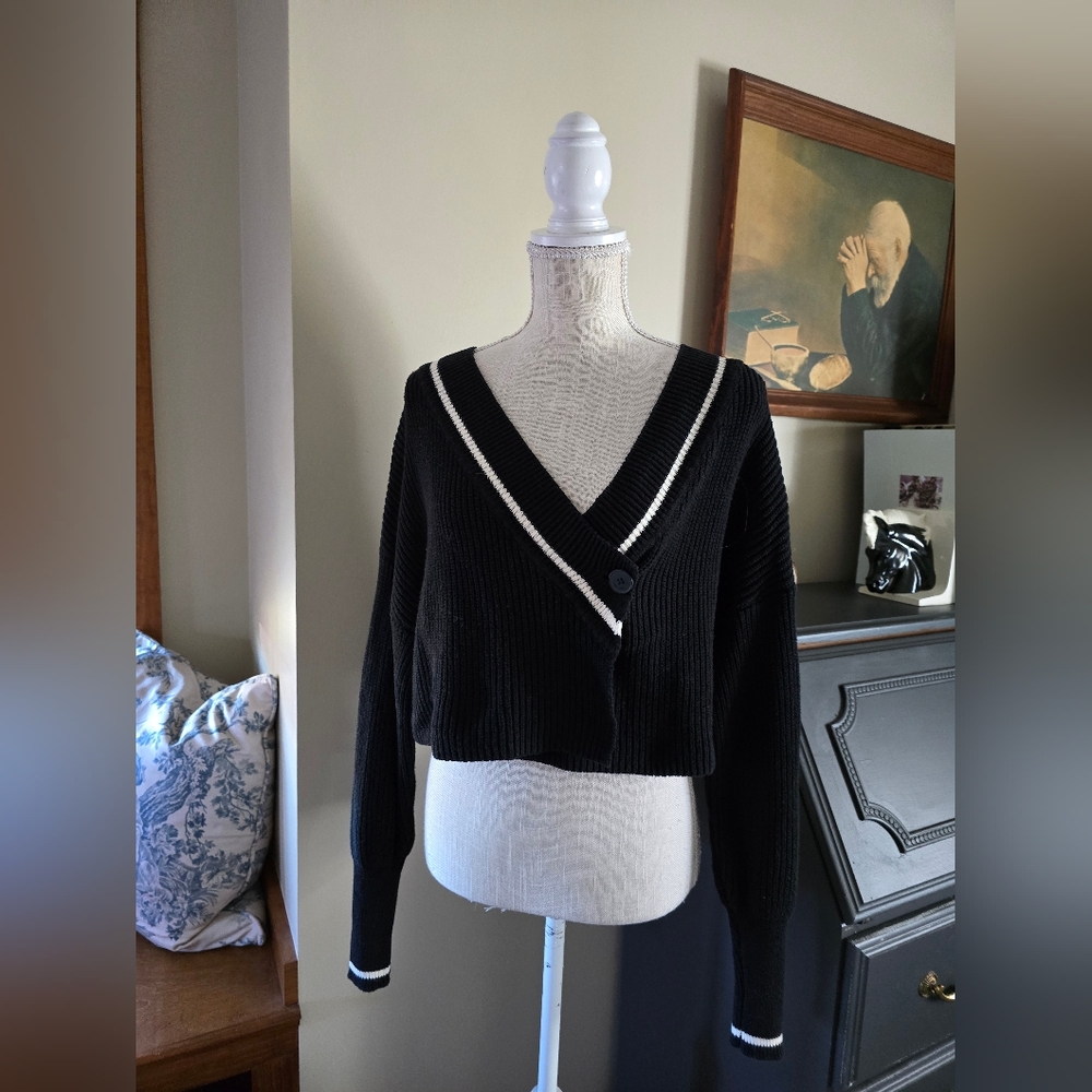 Oak + Fort Size XS Varsity Cardigan black White Cropped Ribbed V Neck Sweater